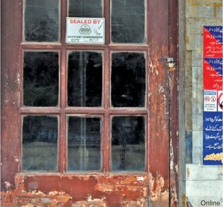 More than 10 commercial theatres sealed