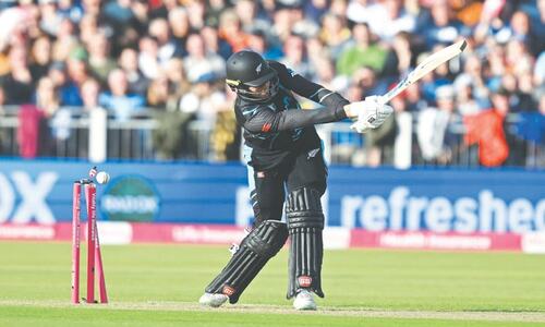 Carse strikes on debut as England win NZ T20 opener Carse strikes on debut as England win NZ T20 opener