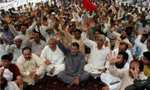 Lesco employees hold rally in Lahore to demand security