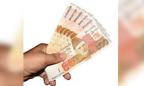 &lsquo;Fake news&rsquo;: Info minister dismisses false notification of ban on Rs5,000 note