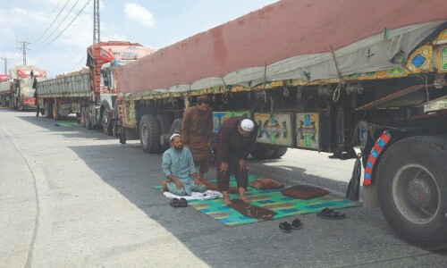 Islamabad, Kabul discuss Torkham border issue at &lsquo;highest level&rsquo; as it remains shut for 2nd day