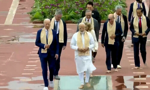 Wet feet dampen G20 leaders&rsquo; Gandhi tributes in India