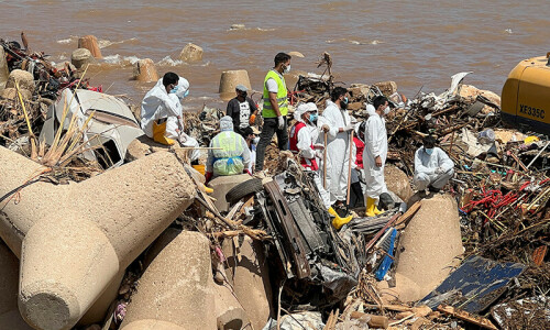 Aid arrives in flood-hit Libya, but hopes fade for survivors