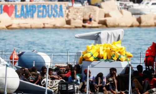 Italy toughens laws to deter migrant arrivals