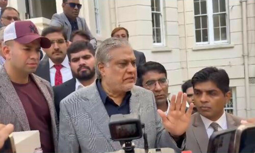 نوازشریف نے اپنے خلاف سازش کرنے والوں کا معاملہ اللہ پر چھوڑ دیا، اسحٰق ڈار