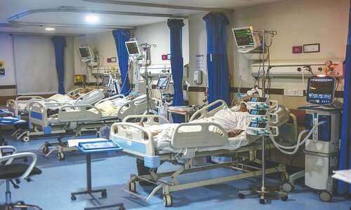 Dengue cases emerge as malaria outbreak persists in Karachi