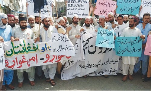 Protesters demand reopening of Torkham border
