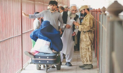 Torkham border reopens after eight days Torkham border reopens after eight days
