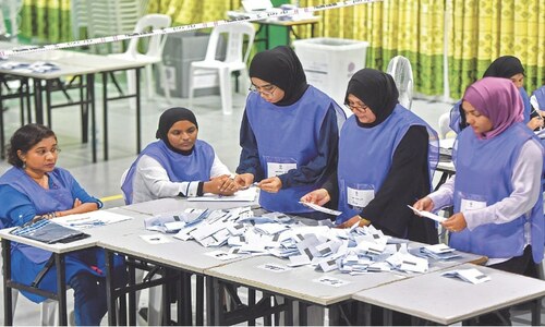 Pro-China frontrunner closes in on Maldives presidency Pro-China frontrunner closes in on Maldives presidency