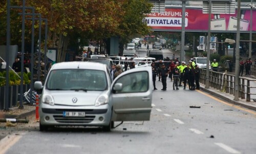 Attackers set off bomb at Turkish government building, both die