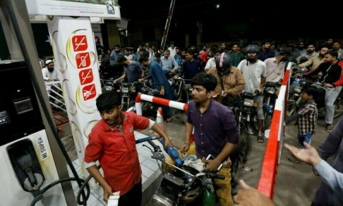 In major relief, govt slashes petrol price by Rs40, HSD by Rs15 In major relief, govt slashes petrol price by Rs40, HSD by Rs15