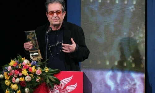 Prominent Iranian director Dariush Mehrjui stabbed to death Prominent Iranian director Dariush Mehrjui stabbed to death