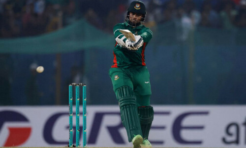 Shakib fighting thigh injury