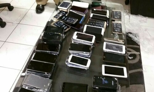 Attempt to smuggle mobile phones from China foiled