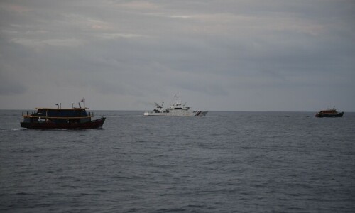 Philippines, China trade blame over collisions in disputed sea