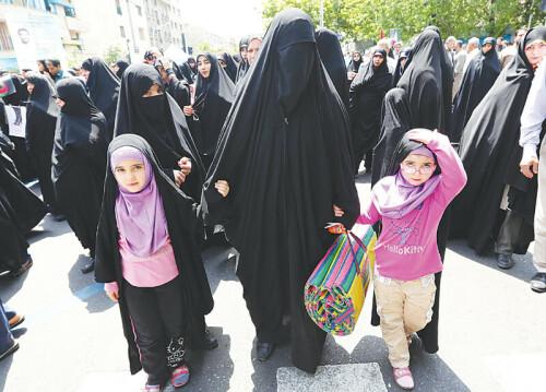 12 actors banned in Iran over hijab violations