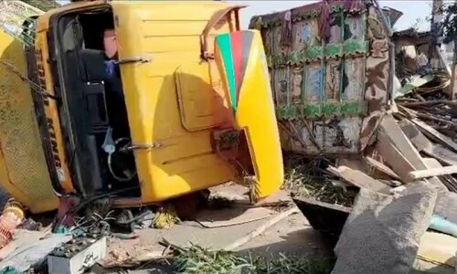 2 dead, 25 injured as trailer carrying Afghan families overturns in Attock 2 dead, 25 injured as trailer carrying Afghan families overturns in Attock
