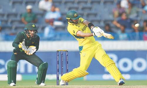 Batsmen make merry as Australia edge Pakistan  in World Cup warm-up