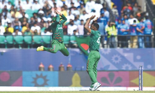 Mehidy&rsquo;s all-around show gives Bangladesh winning start in World Cup