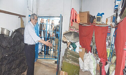 Baqar suspends Landhi hospital chief over &lsquo;negligence&rsquo;