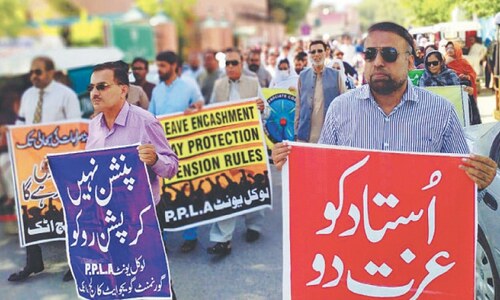 Punjab govt employees’ protest brings work to grinding halt Punjab govt employees’ protest brings work to grinding halt