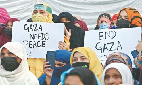 Thousands rally to condemn Israeli air strikes on Gaza