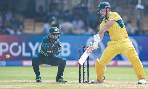 Warner, Marsh blitz flattens Pakistan