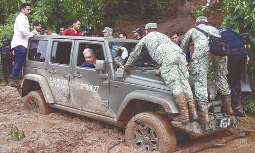 27 killed after hurricane lashes Mexico
