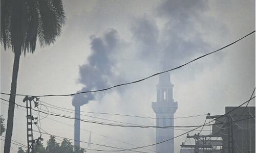 Another day of thick smog as AQI touches 439 mark