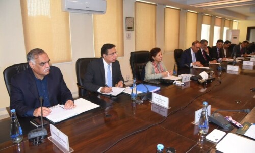 Finance minister briefs IMF on govt measures to &lsquo;improve economic situation&rsquo;