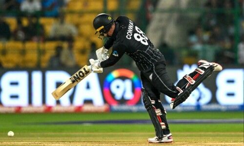 New Zealand crush Sri Lanka, put one foot in World Cup semis