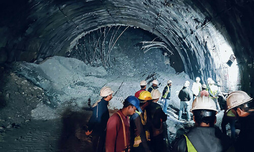 Indian rescuers battle for third day to free 40 trapped tunnel workers Indian rescuers battle for third day to free 40 trapped tunnel workers