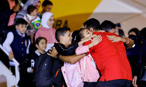 PHOTOS: Brazilian citizens repatriated from Gaza welcomed by president at airport