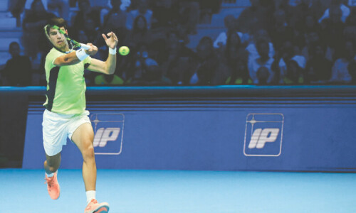 Alcaraz beats Rublev, Medvedev through to semis