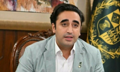 Bilawal urges nation to shun old-timers, pick new faces Bilawal urges nation to shun old-timers, pick new faces