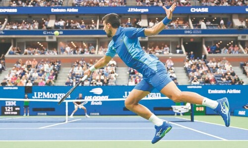 Djokovic sweeps past Alcaraz to continue record ATP Finals bid
