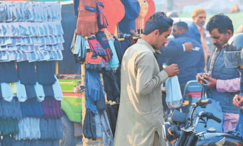 Lahore continues to be in the throes of smog Lahore continues to be in the throes of smog