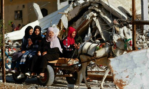 Gazans heading home fill streets as truce begins