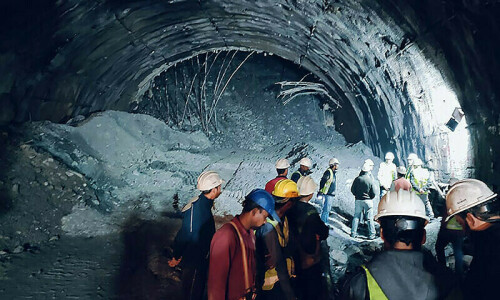 Rescuers hit roadblock in attempt to free 41 tunnel workers in India