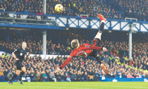 Garnacho scores overhead stunner as United quell Everton fury