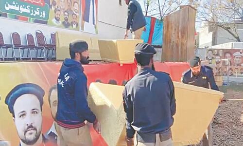 Mansehra police raid venue of PTI workers&rsquo; convention