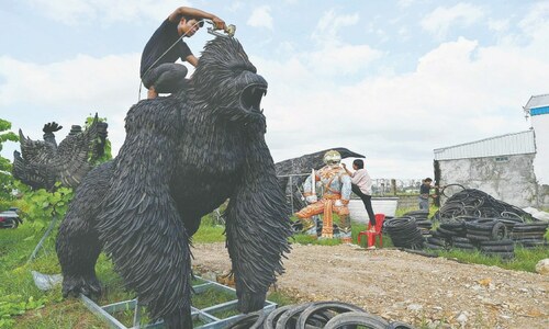 Cambodian artist turns tyres into giant King Kong