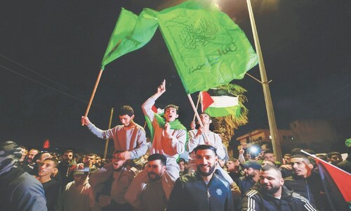 Palestinians rejoice as 39 walk free from Israeli prisons