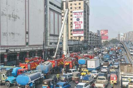 पाकिस्तानको एक सपिङ मलमा आगलागी, ११ जनाको मृत्यु