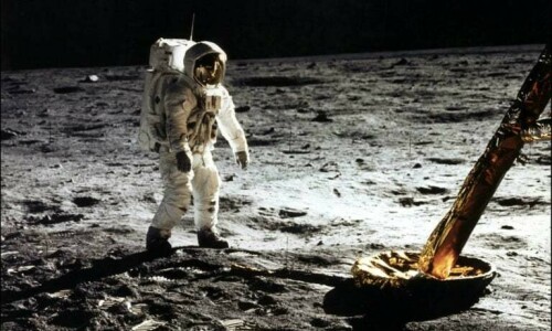 US plans lunar landing 50 years after last Apollo mission