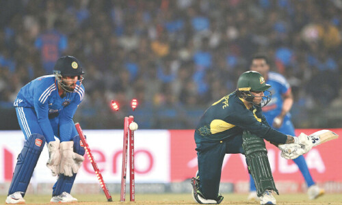 India clinch T20 series against Australia to soothe World Cup wound