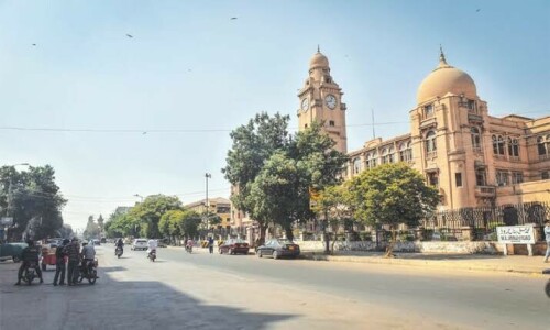 Shutdown call in Karachi gets mixed response