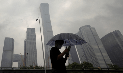 Moody&rsquo;s lowers China&rsquo;s credit rating outlook