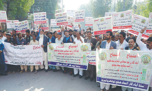 Agriculture: Urea crisis: fertile grounds for corruption Agriculture: Urea crisis: fertile grounds for corruption