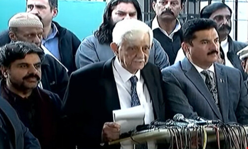 پیپلز پارٹی کسی صورت انتخابات میں تاخیر نہیں چاہتی، سینیٹر تاج حیدر